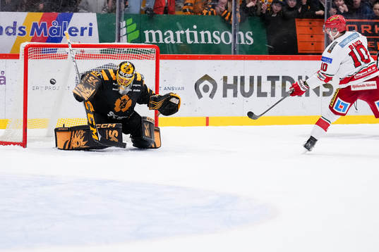 Skellefteås målvakt Gustaf Lindvall och MoDos Sampo Ranta