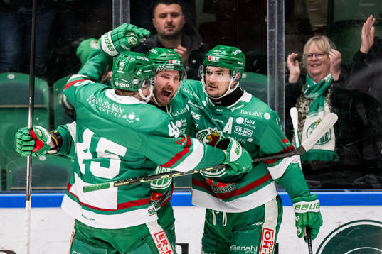 Rögles Linus Sandin, Isac Solberg och Brady Ferguson jublar
