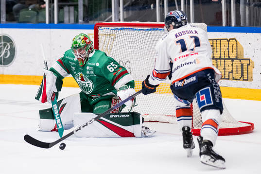Rögles målvakt Christoffer Rifalk och Växjös Kalle