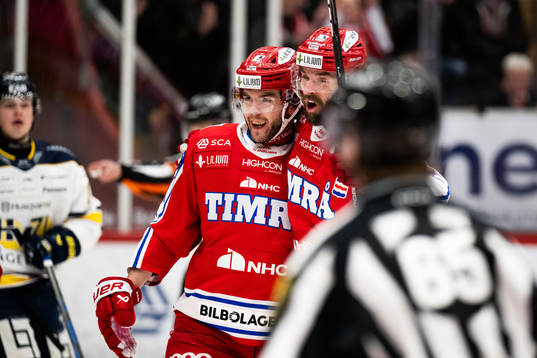Timrås Magnus Pääjärvi och  Per Svensson jublar