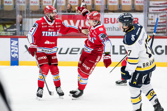Timrås Filip Hållander och Per Svensson jublar 3-1