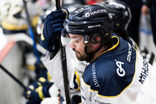 HV71s Oliwer Kaski deppar