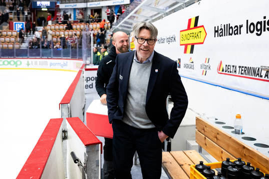 Timrås tränare Anders Karlsson jublar
