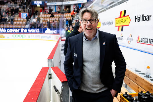 Timrås tränare Anders Karlsson jublar