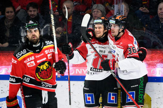 Örebros William Wikman och Emil Larsson jublar