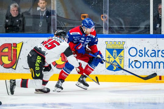 Malmö Redhawks Carl Persson och Oskarshamns Anton Mylläri