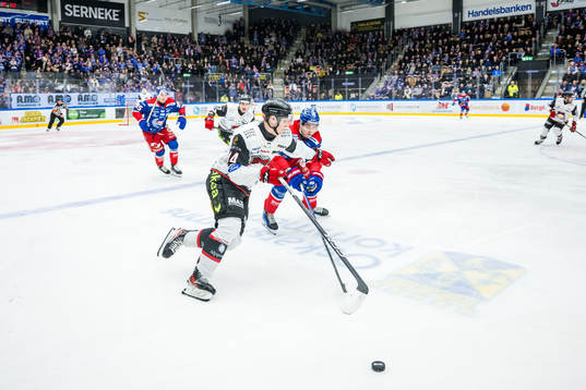 Malmö Redhawks Freddie Larsson och Oskarshamns Viktor Lodin
