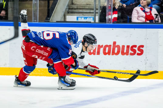 Oskarshamns Lukas Pilö och Malmö Redhawks Robin Alvarez