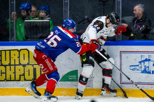 Oskarshamns Lukas Pilö och Malmö Redhawks Freddie Larsson