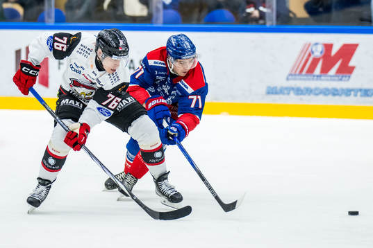 Malmö Redhawks Tomi Sallinen och Oskarshamns Viktor Lodin