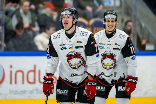 Malmö Redhawks Adam Ollas Mattsson jublar