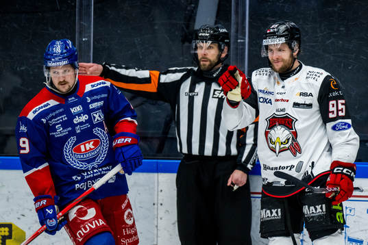 Malmö Redhawks Carl Persson jublar