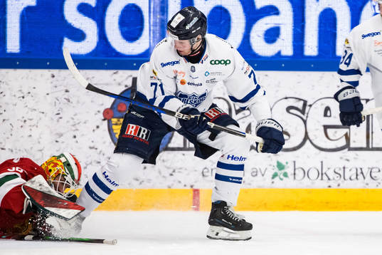 Moras målvakt Waltteri Ignatjew och Karlskogas Eskild