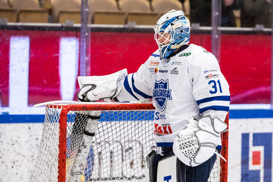 Karlskogas målvakt Marcus Hellgren Smed deppar