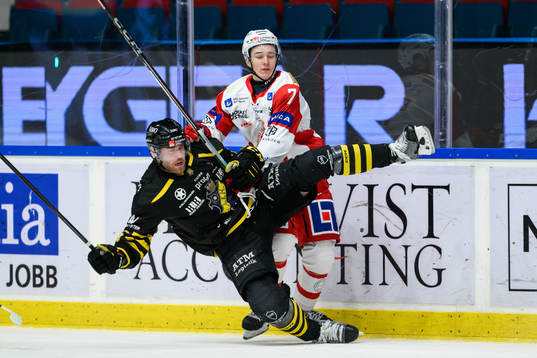 AIKs Hampus Falk och Västerviks Wille Edström