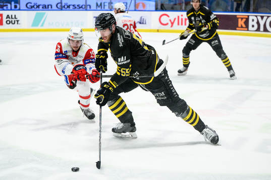 Västerviks Isak Salqvist och AIKs Hampus Falk