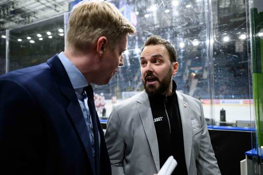 Västerviks assisterande tränare Joakim Hagelin  och AIKs