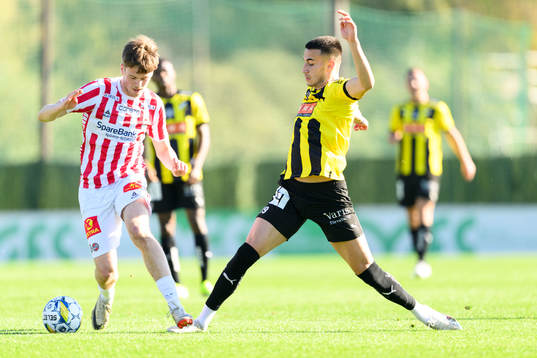 Jakob Napoleon Romsaas of Tromsø and Srdjan Hrstic of BK