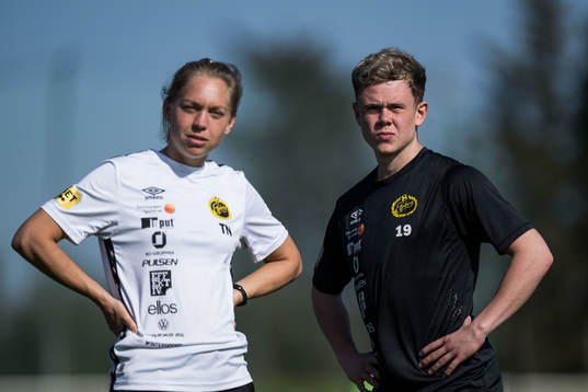 Elfsborgs fysioterapeut Tania Nilsson och Eggert Aron