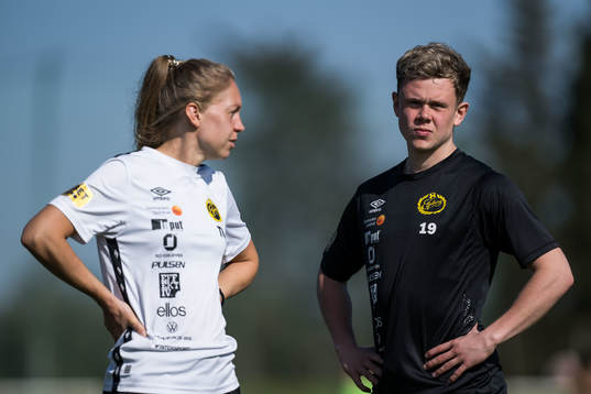 Elfsborgs fysioterapeut Tania Nilsson och Eggert Aron