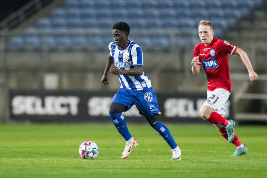 Abundance Salaou of IFK Göteborg and Anders Klynge of