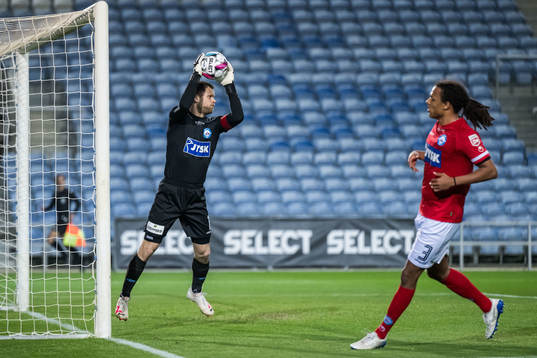 Goalkeeper Nicolai Larsen of Silkeborg