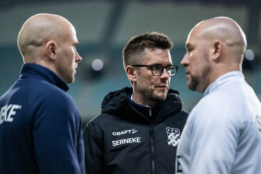 Head coach Jens Berthel Askou, assistant coach Sindre