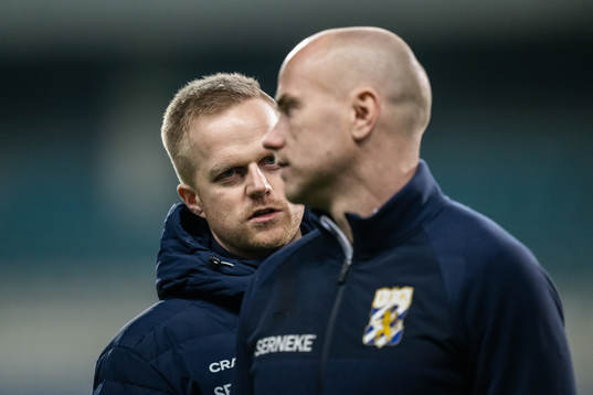 Physio Kaj Leuther and head coach Jens Berthel Askou of IFK