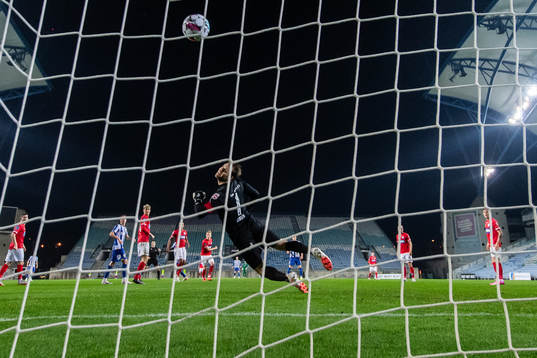 Abundance Salaou of IFK Göteborg scores 1-2 behind