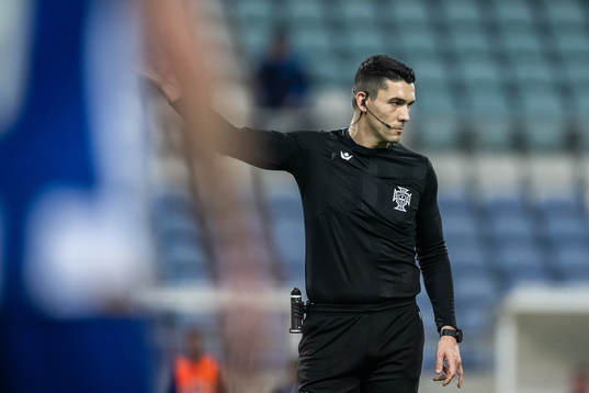 Referee Flavio Duarte