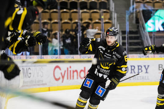 Västerås Konstantin Komarek jublar