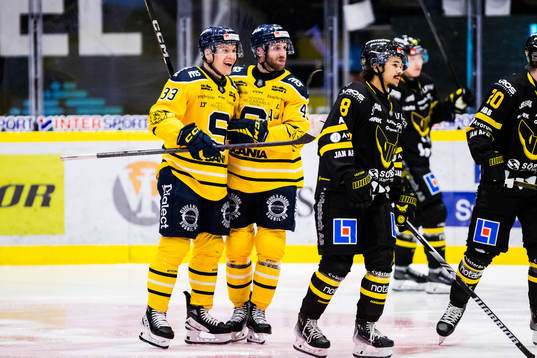 Södertäljes Filiph Engsund jublar