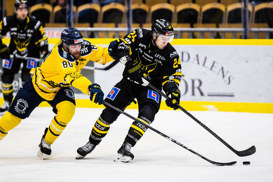 Södertäljes Ludwig Blomstrand och Västerås Kyle Topping