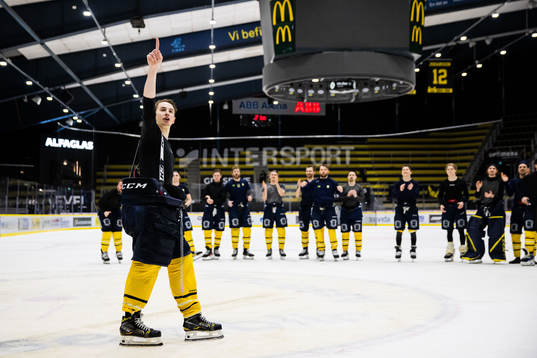 Södertäljes spelare jublar
