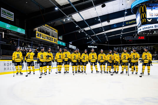 Södertäljes spelare jublar