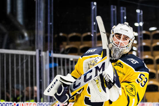Södertäljes målvakt Claes Endre jublar
