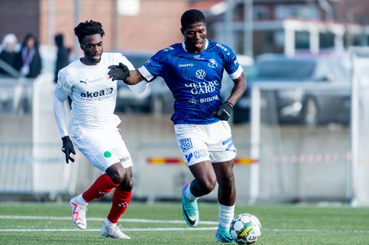 Helsingborgs Benjamin Acquah och Trelleborgs Abel Ogwuche