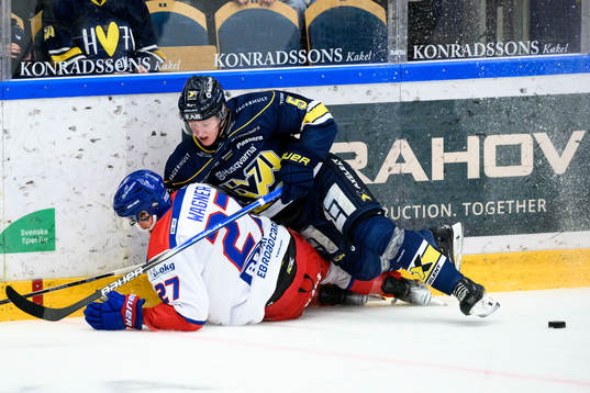 Oskarshamns Austin Wagner och HV71s Victor Sjöholm