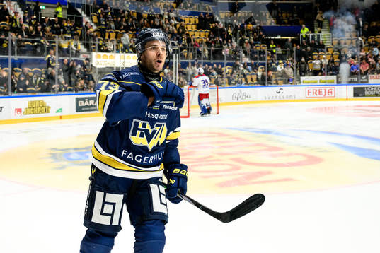 HV71s Nicholas Shore jublar