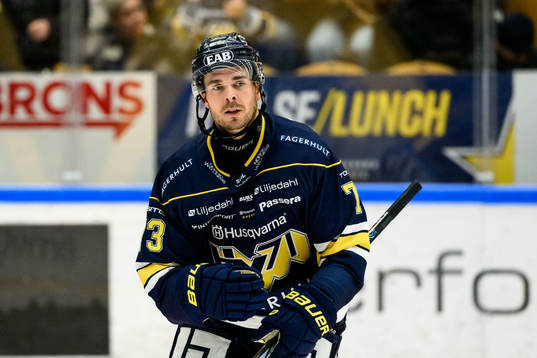 HV71s Nicholas Shore jublar