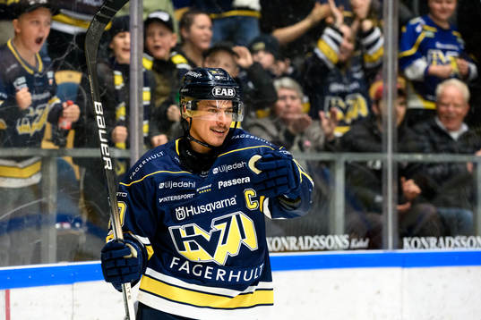 HV71s André Petersson jublar