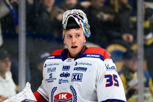 Oskarshamns målvakt Emil Kruse deppar
