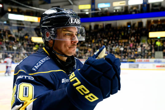 HV71s André Petersson jublar