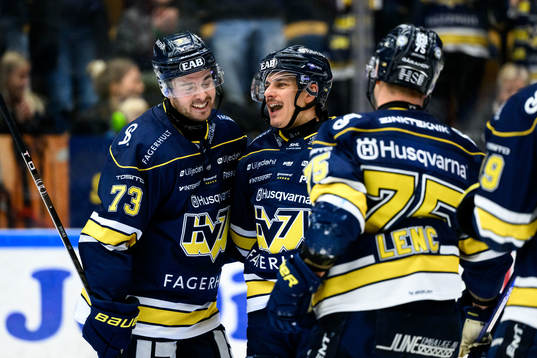 HV71s André Petersson jublar