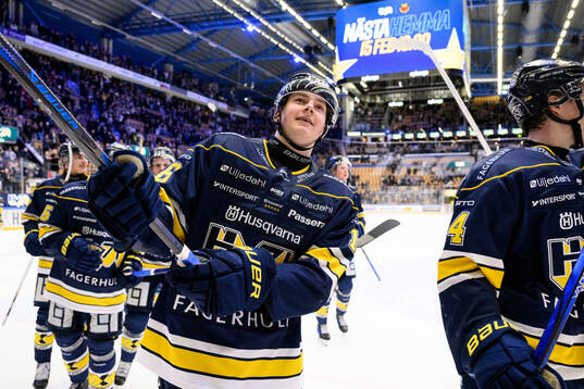 HV71s Axel Landén jublar