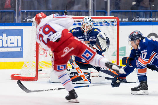 Timrås Filip Hållander gör 2-1