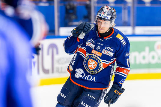 Växjös Marcus Sylvegård jublar