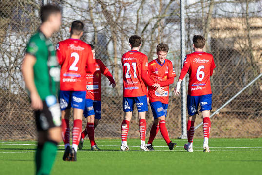 Tvååkers Melvin Sjöland jublar med laget eter 0-1