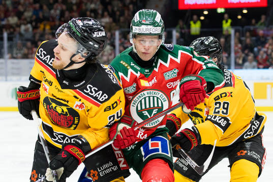 Luleås Brendan Shinnimin och Erik Gustafsson mot