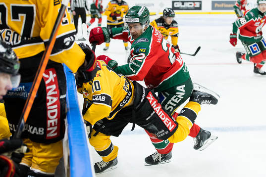 Luleås Einar Emanuelsson och Frölundas Linus Nässen